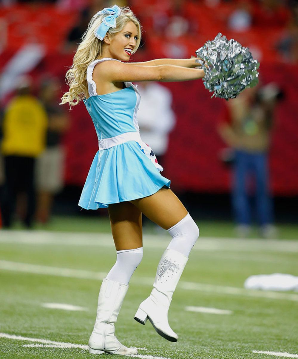 Atlanta-Falcons-cheerleaders-488151101_0582_Buccaneers_at_Falcons.jpg
