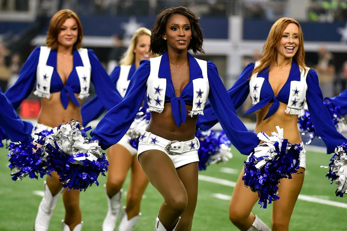 Dallas-Cowboys-cheerleaders-AP_329250349868.jpg