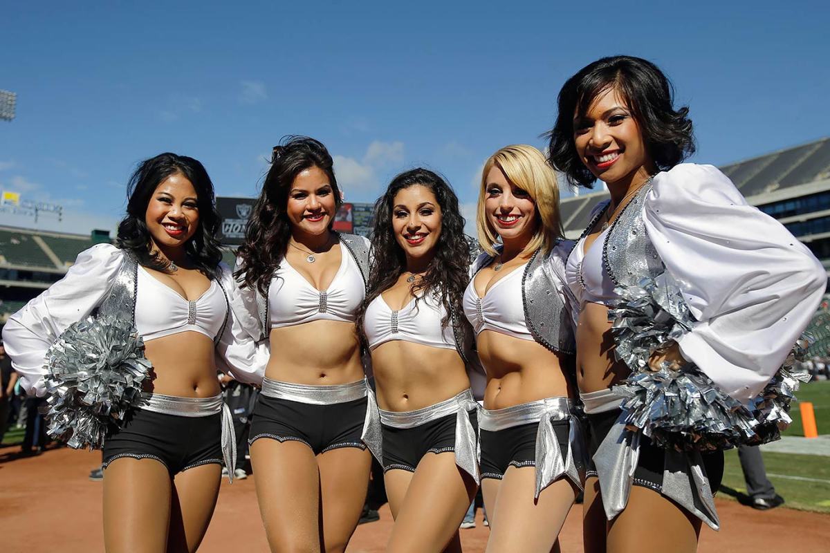 Oakland-Raiders-Raiderettes-cheerleaders-AP_948826200735.jpg