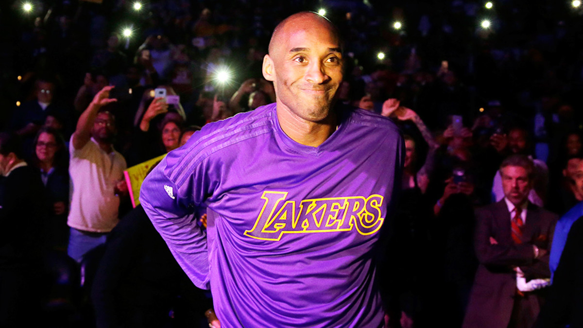 Kobe Bryant Sixers Honor Retiring Lakers Star To Standing