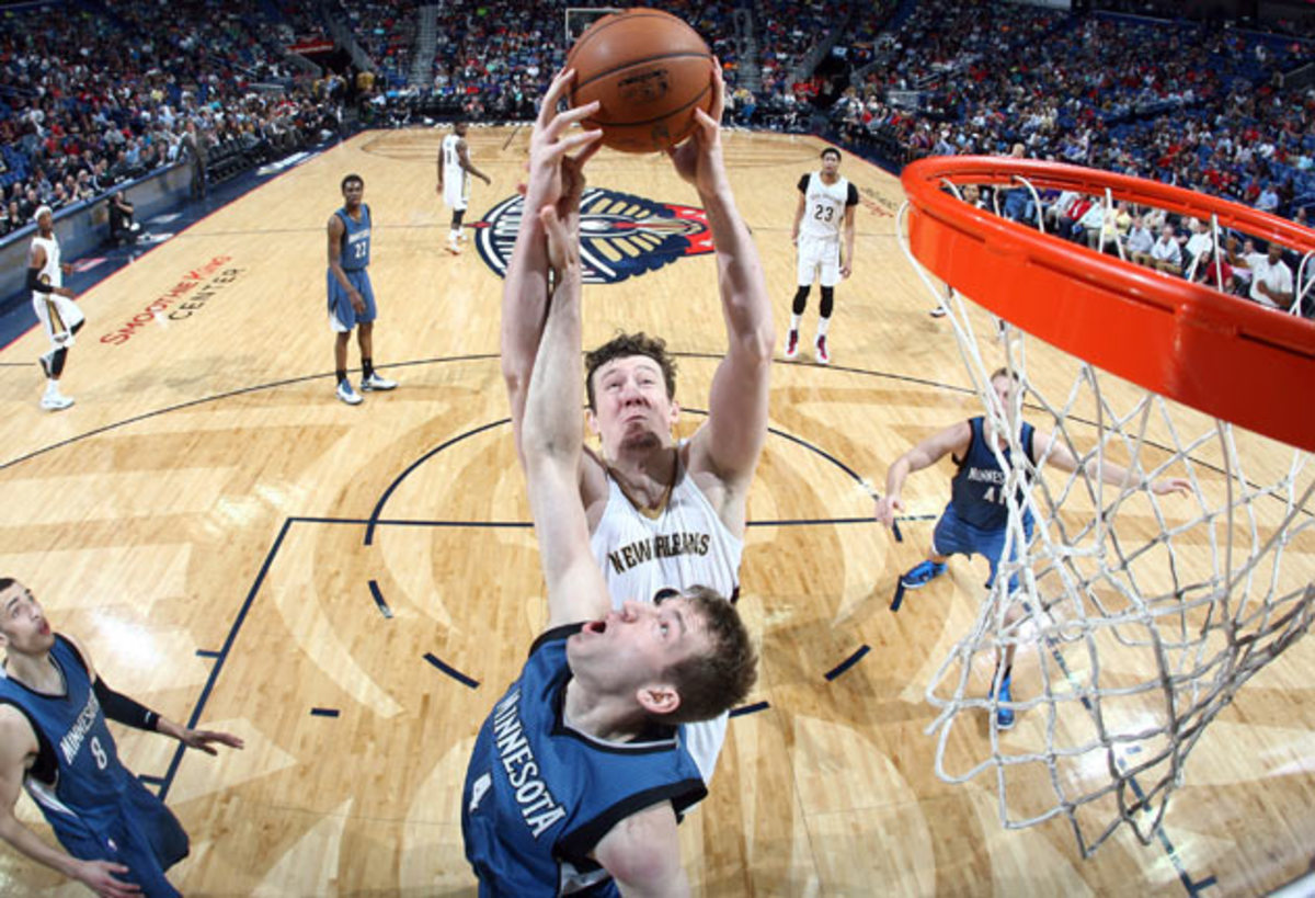 omer-asik-pelicans-wolves.jpg