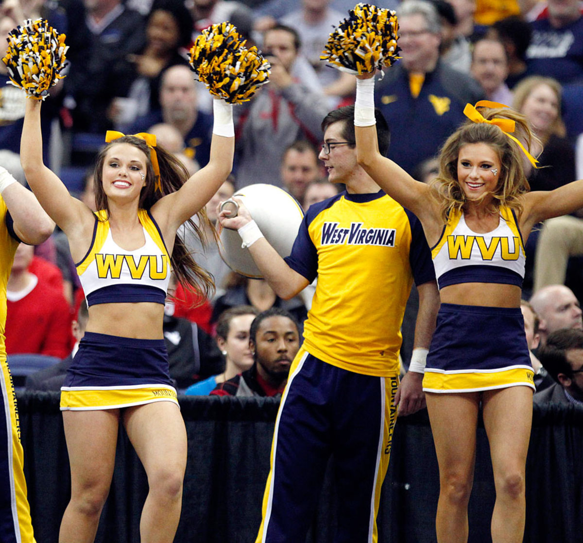 West-Virginia-cheerleaders-2081592101224b828486de3a98c32765-0.jpg
