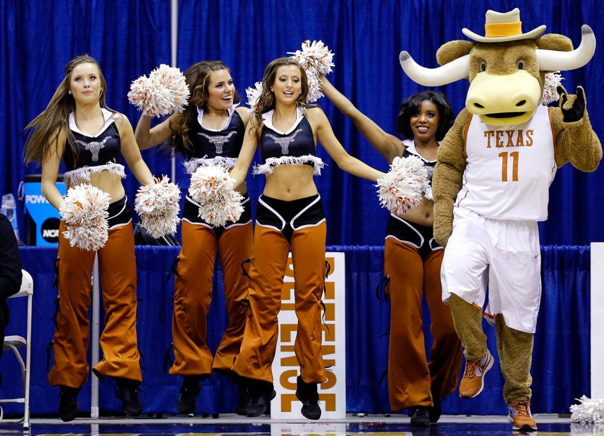 Texas-cheerleaders-AP421510177733_1.jpg