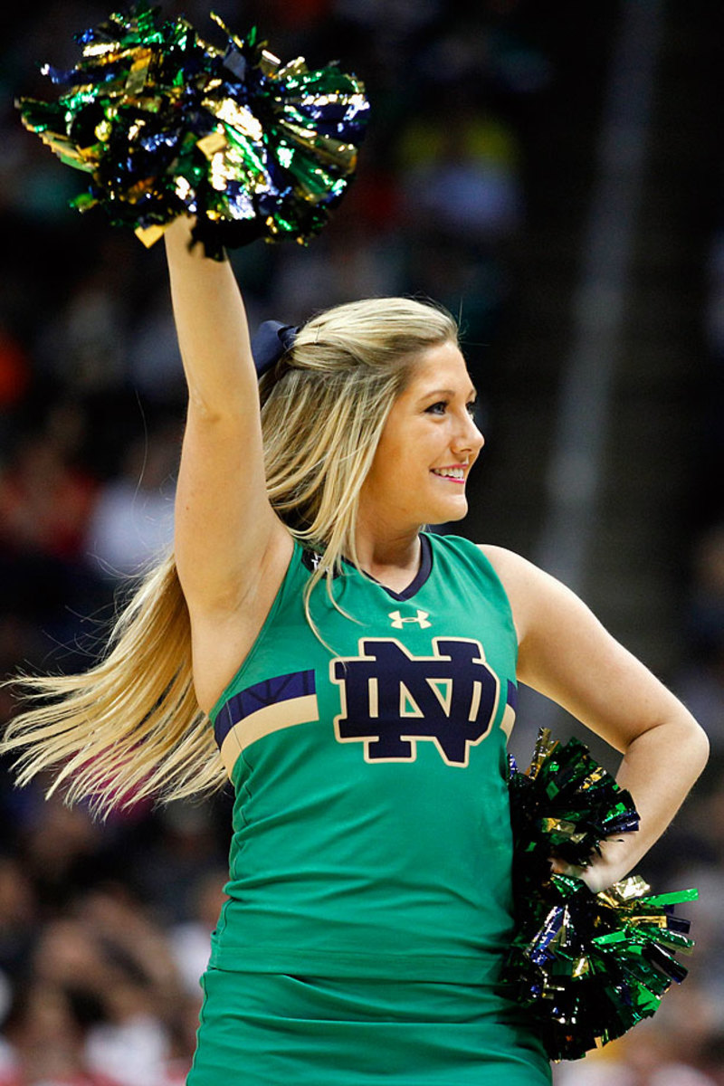 Notre-Dame-cheerleaders-467199076.jpg