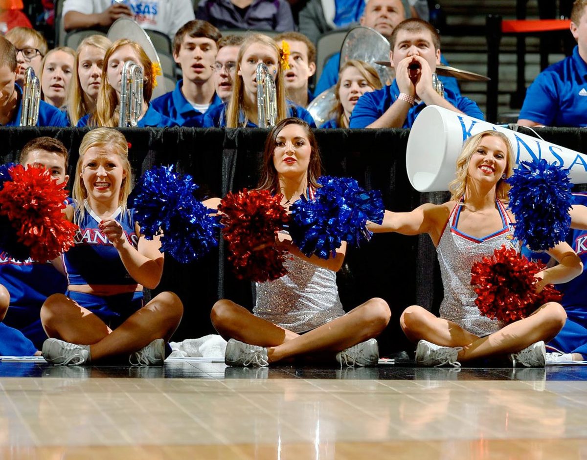 Kansas-cheerleaders-X159387_TK1_1238.jpg