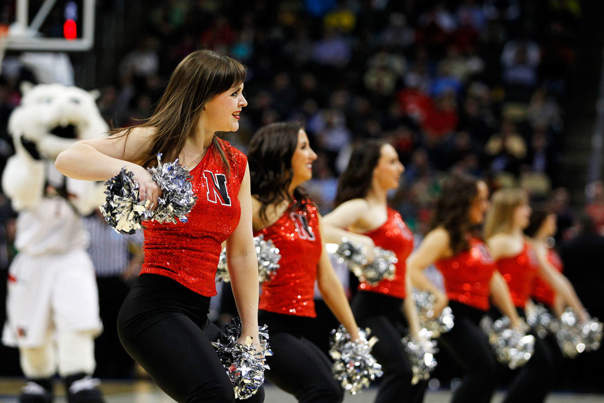 Northeastern-cheerleaders-466870072_10.jpg