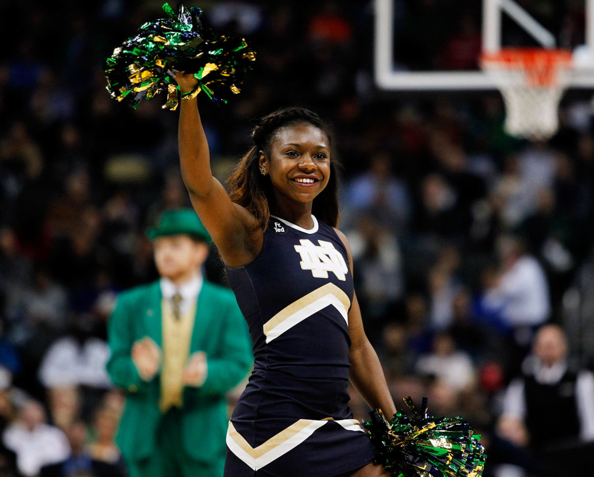 Notre-Dame-cheerleaders-466862654_10.jpg