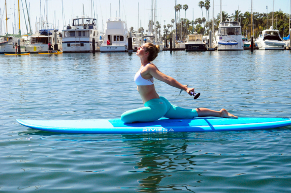 7 yoga poses to do while stand up paddleboarding - Sports Illustrated
