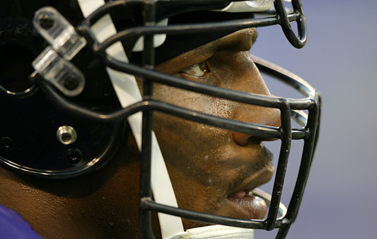 ray-lewis-baltimore-ravens-close.jpg