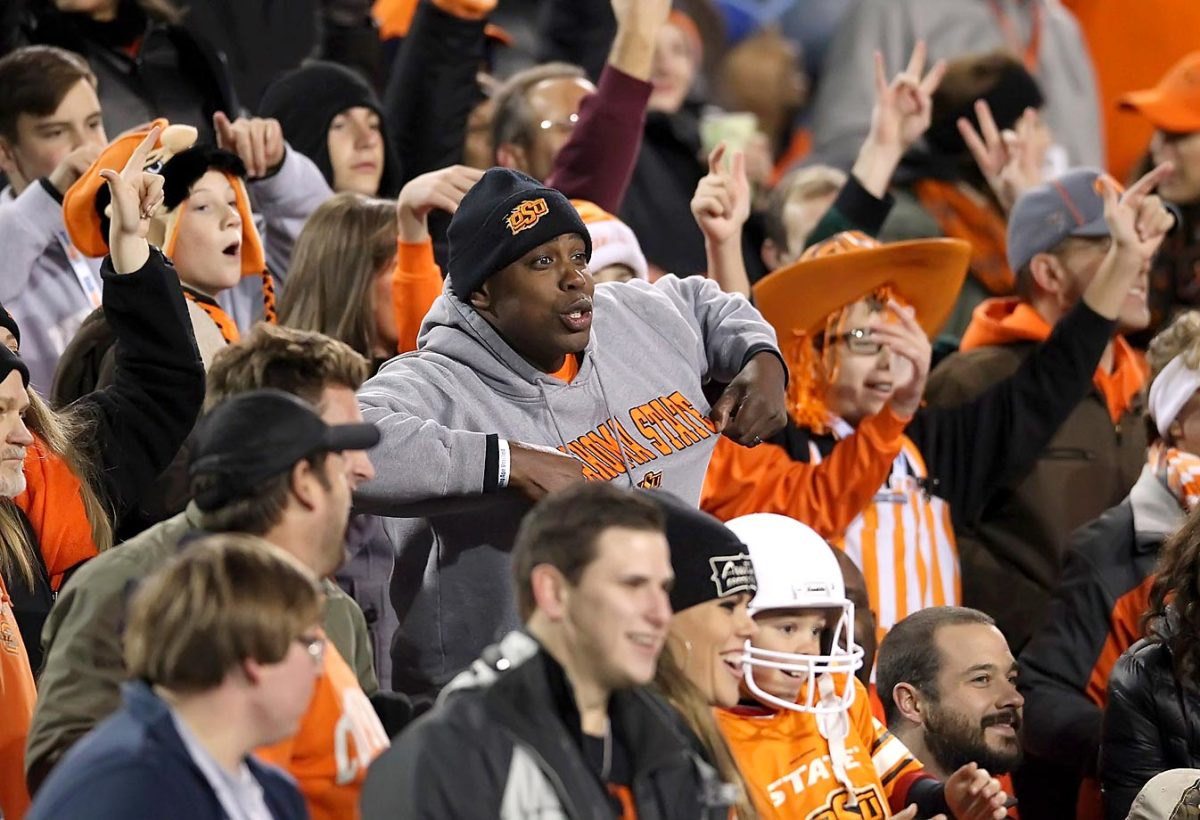 Oklahoma_State-SuperFans-YP4_9176.jpg
