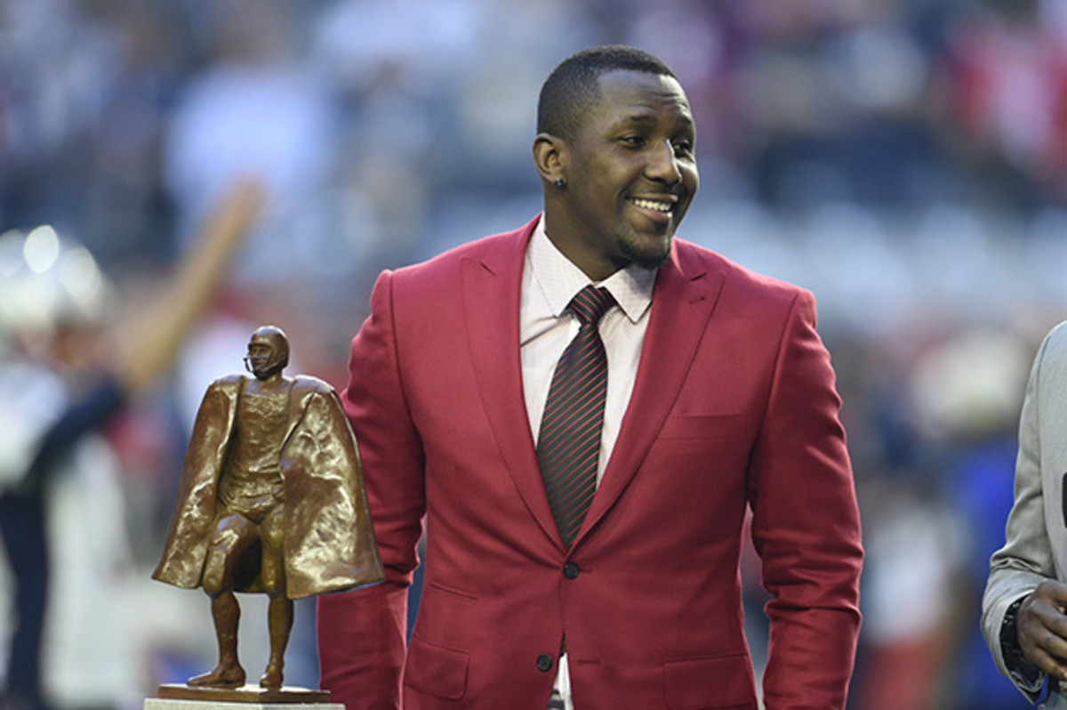 thomas-davis-walter-payton-award.jpg