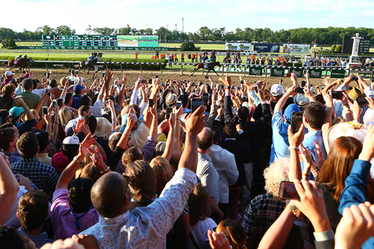 american-pharoah-crowd.jpg