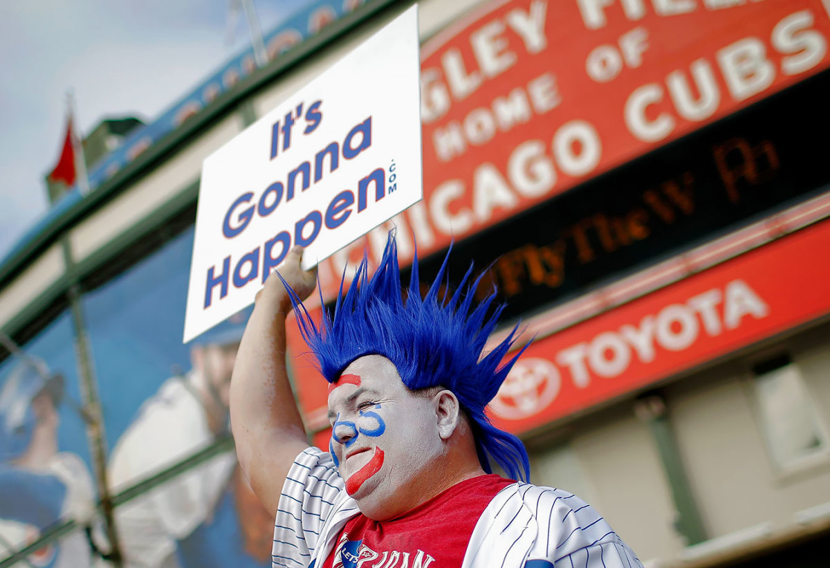 Chicago-Cubs-fan-491734516.jpg