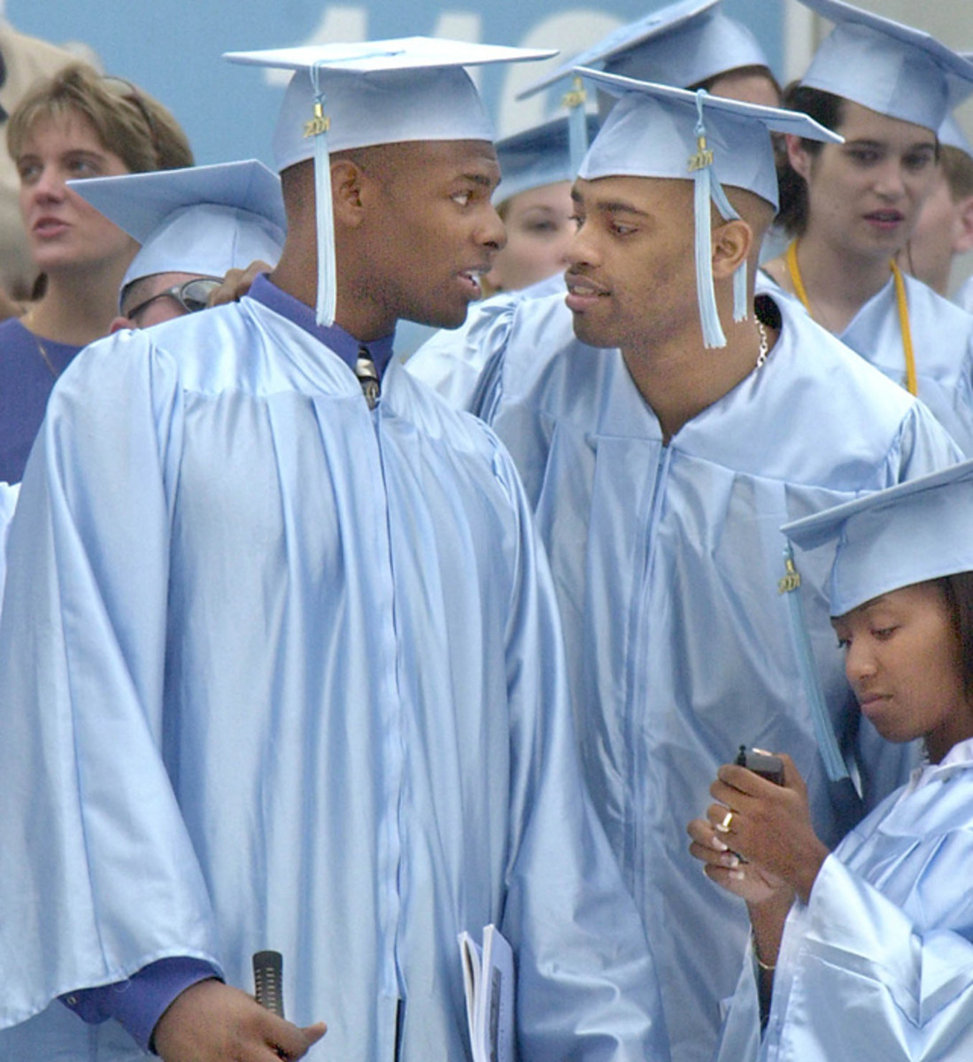 Brendon Haywood and Vince Carter