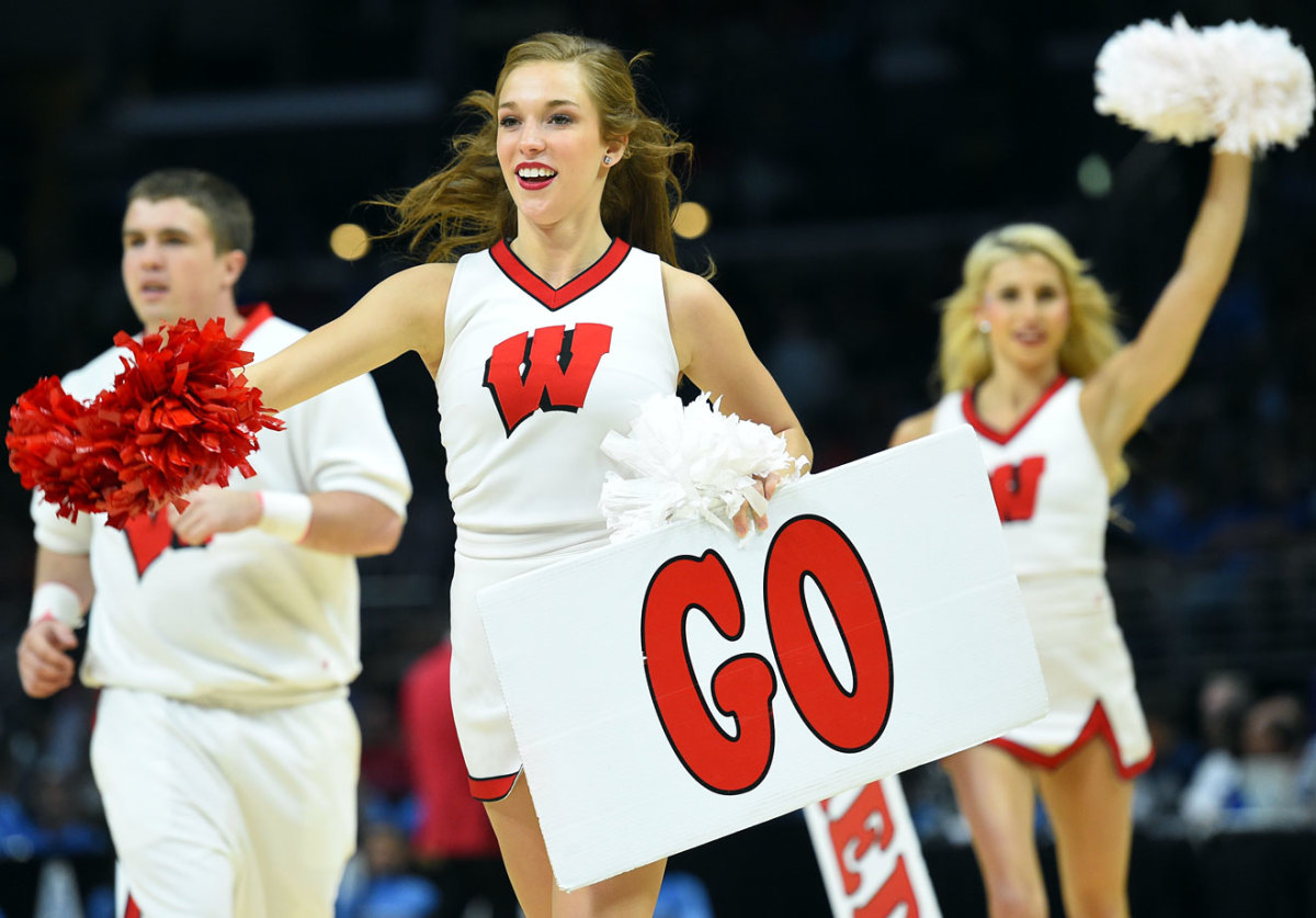 Wisconsin-cheerleaders-0071503261286_North_Carolina_v_Wiscons.jpg
