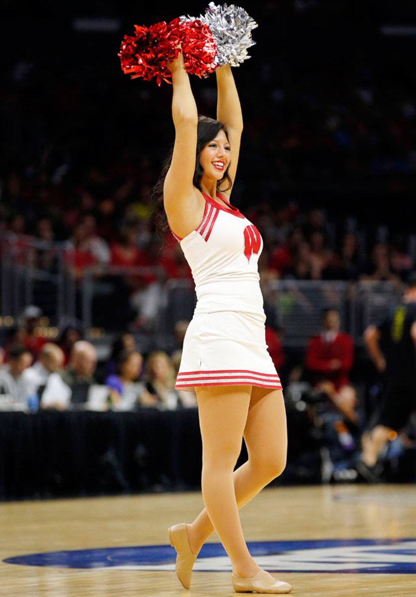 Wisconsin-cheerleaders-269150328_010_Arizona_vs_Wisconsin.jpg