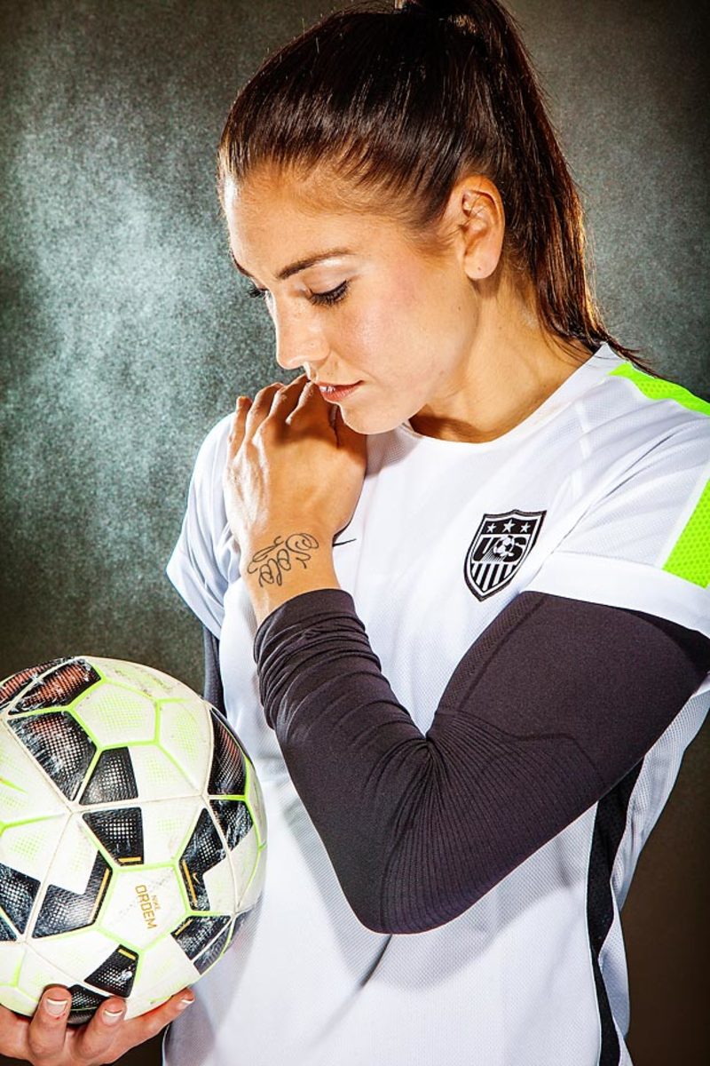 hope-solo-X159570_TK1_0437.jpg