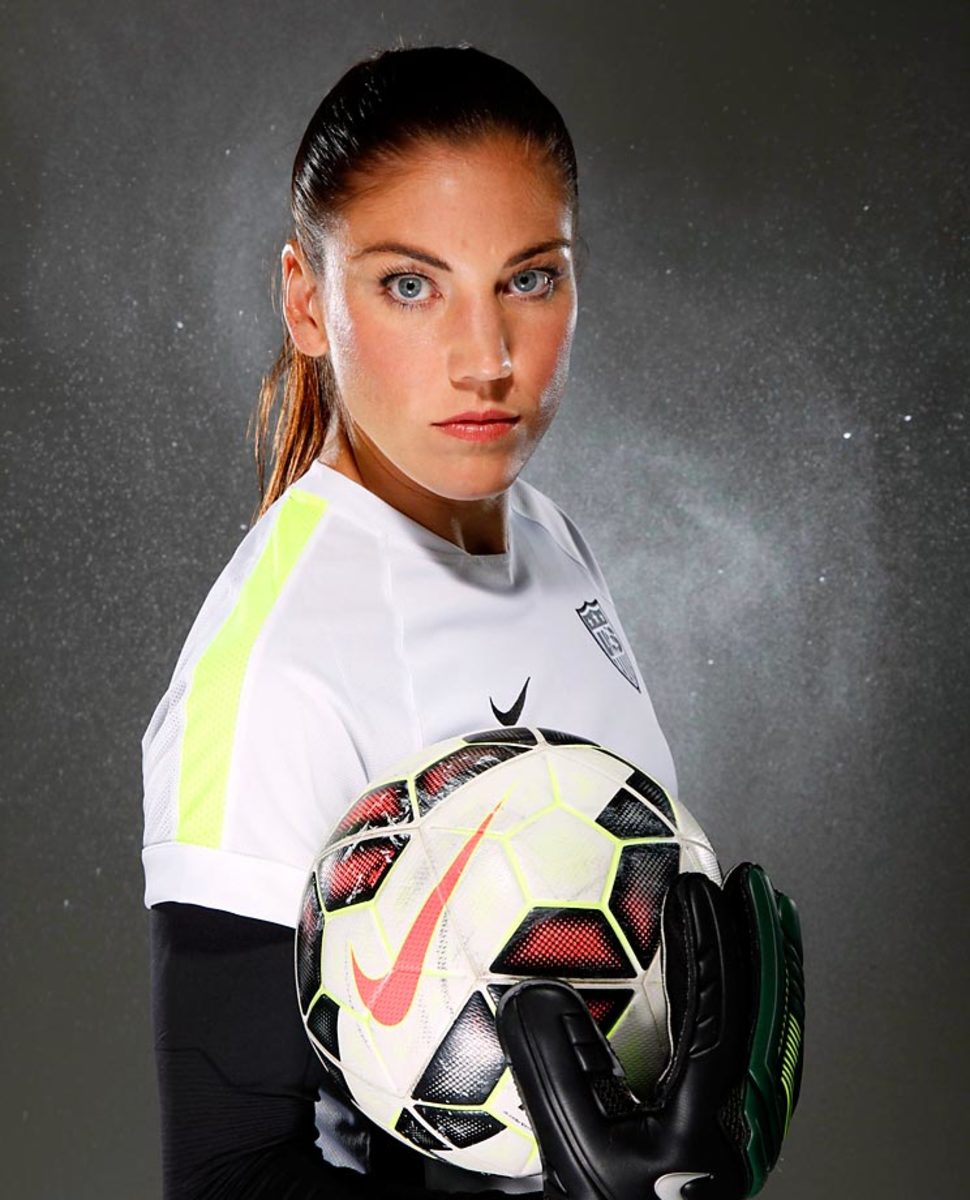 hope-solo-X159570_TK1_0454.jpg