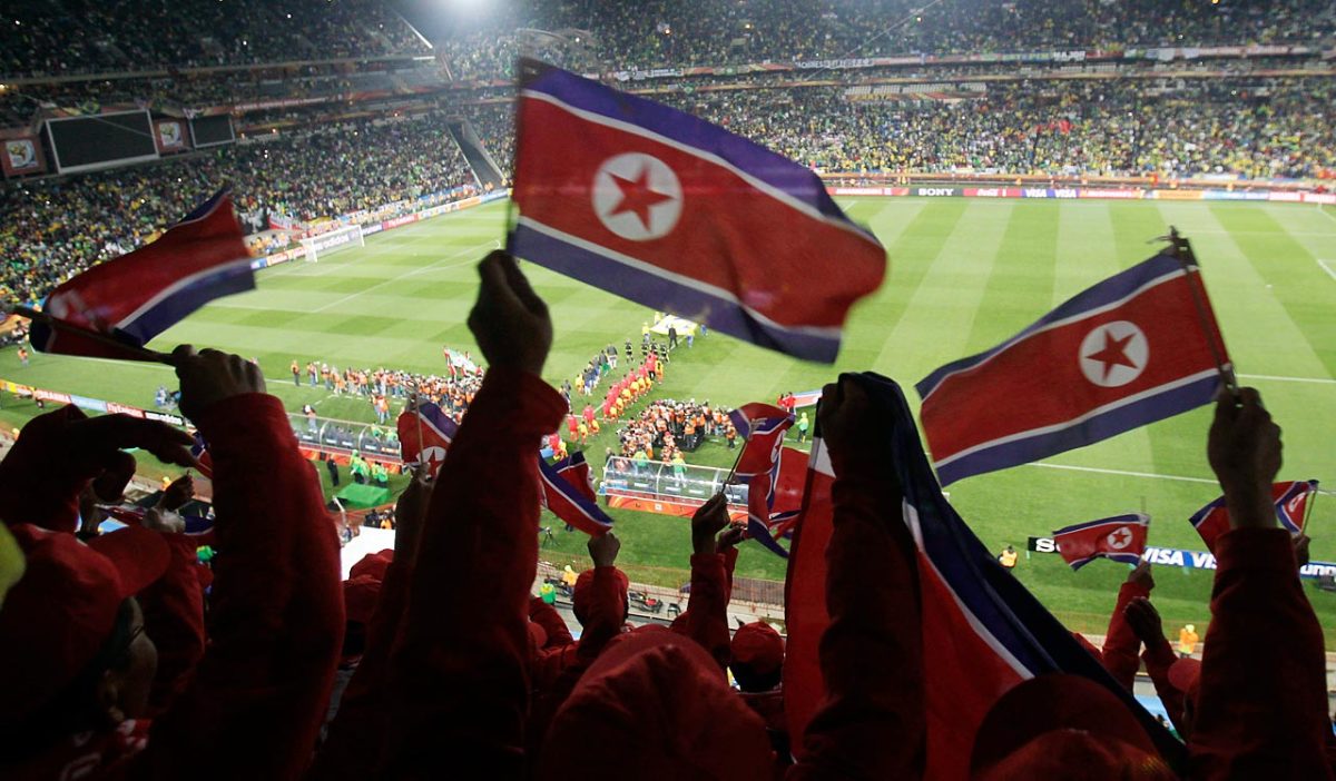2010-north-korea-walking-onto-pitch.jpg