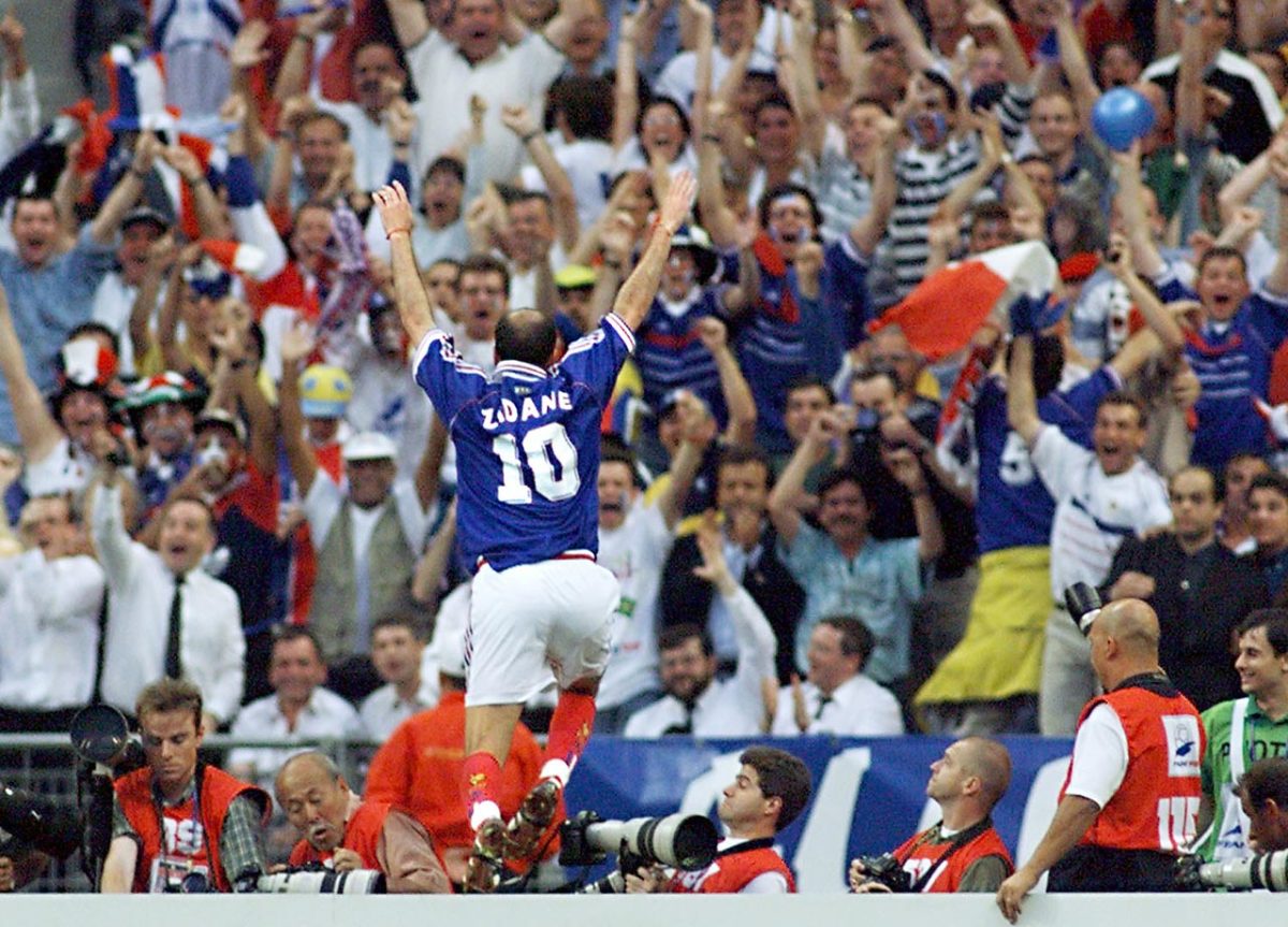 1998-zinedine-zidane-celebrating-goal.jpg