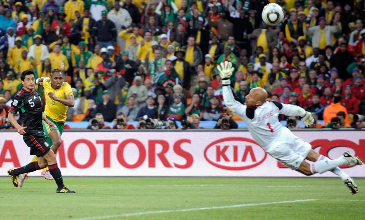 2010-siphiwe-tshabalala-first-goal-oscar-perez.jpg