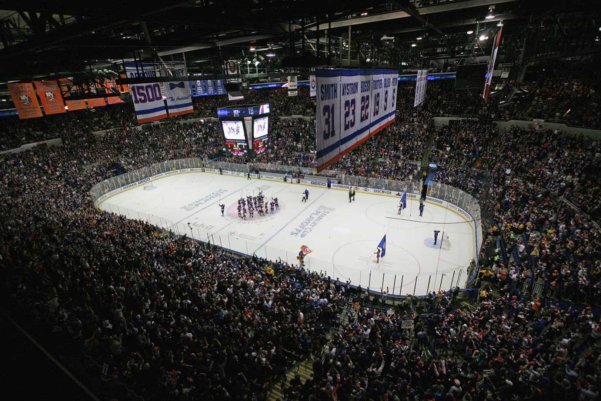 New-York-Islanders-Nassau-Coliseum-final-game.jpg
