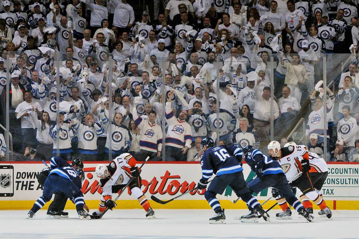 Winnipeg-Jets-playoff-game.jpg