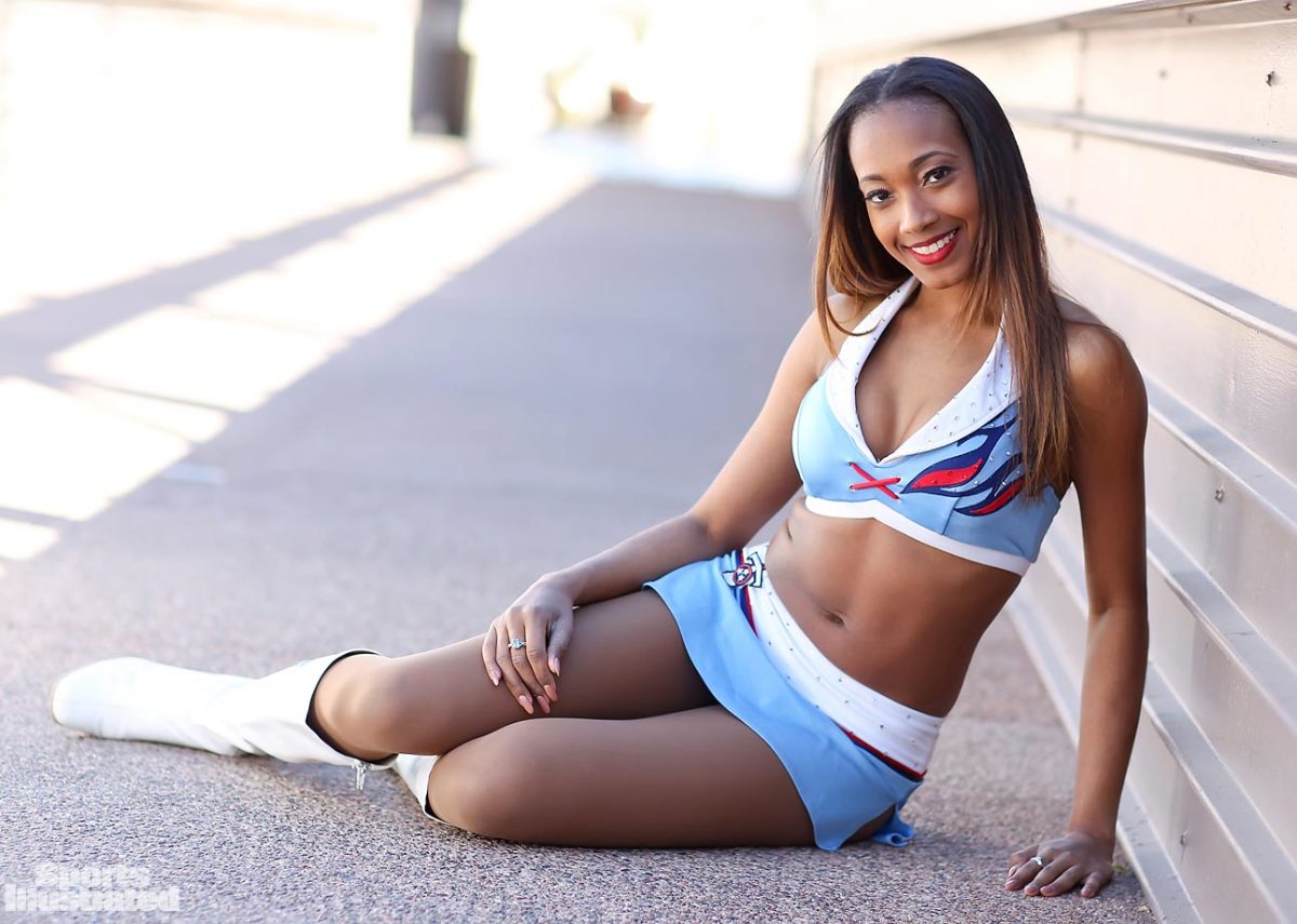 01-Ashley_Exclusive-01-Pro_Bowl_Cheer-BY-0611.jpg