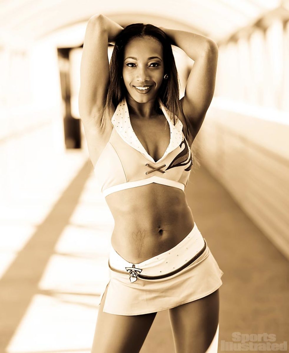 01-Ashley_Exclusive-01-Pro_Bowl_Cheer-BY-0590.jpg