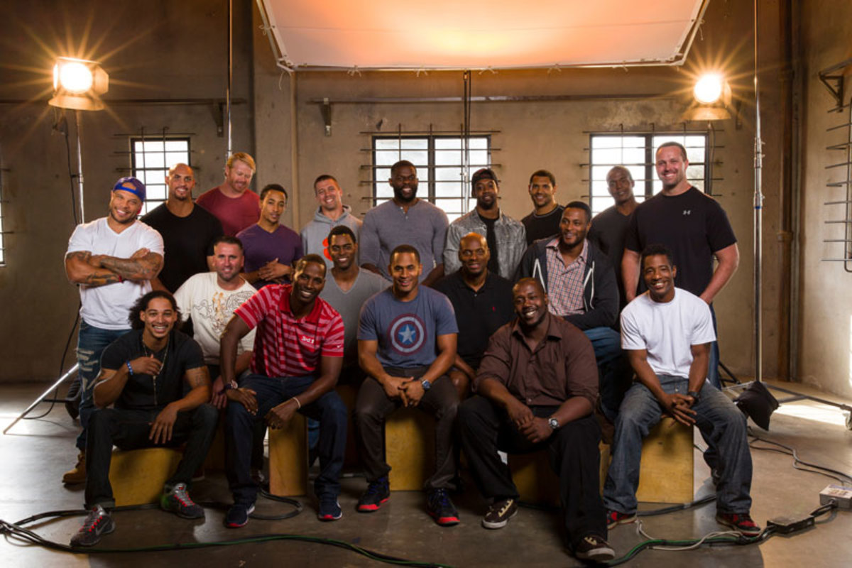 Actors gather for a team photo. (Joey Terrill for Sports Illustrated/The MMQB)