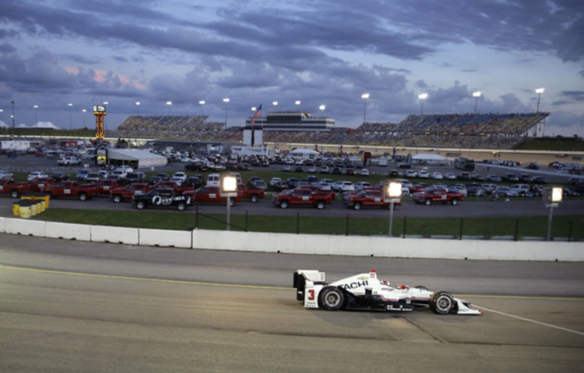 helio-castroneves-iowa-AP-Charlie-Neibergall.jpg