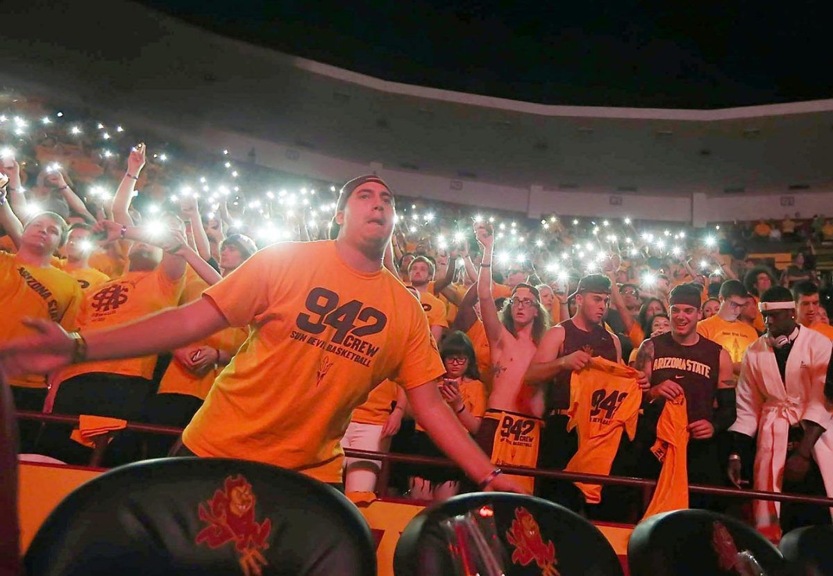 Arizona_State_Superfans-YDX_1557.jpg
