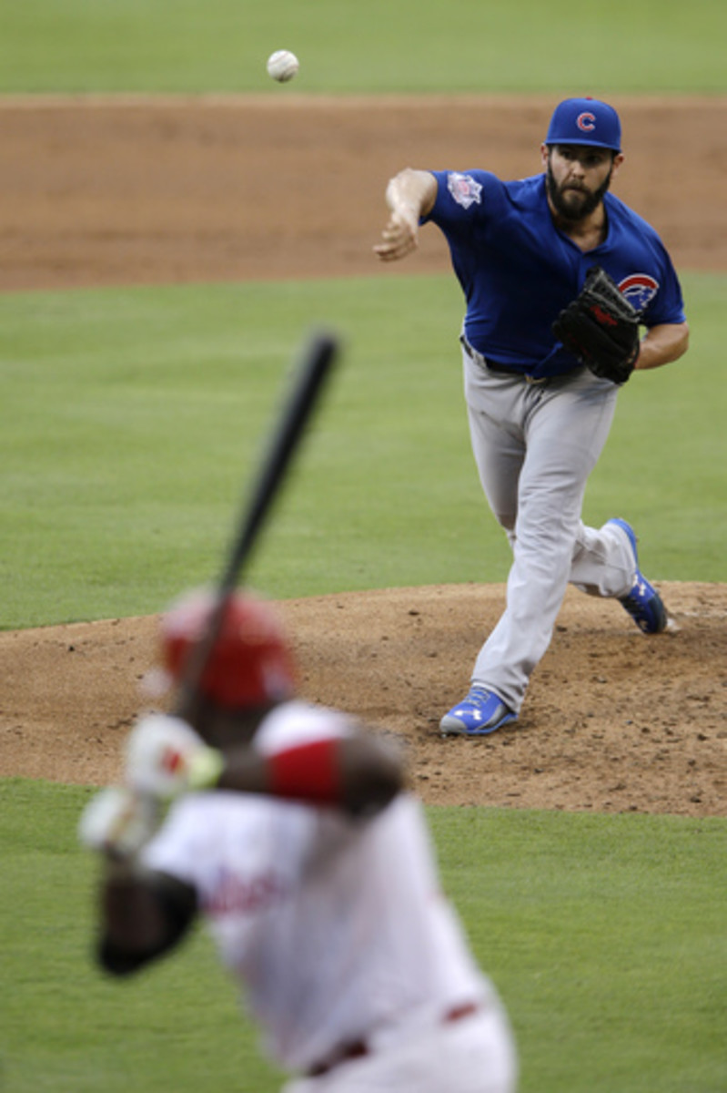 Chicago Cubs' Jake Arrieta, right, pitches to Philadelphia Phillies' Ryan Howard during the second inning of the first game of a baseball doubleheader, Friday, Sept. 11, 2015, in Philadelphia. Chicago won 5-1. (AP Photo/Matt Slocum)