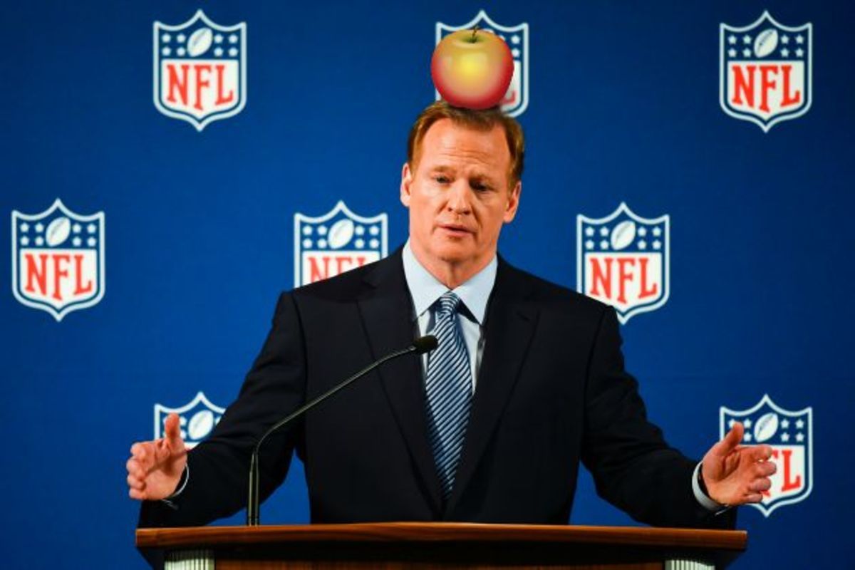Tom-Brady-Super-Bowl-50-roger-goodell.jpg