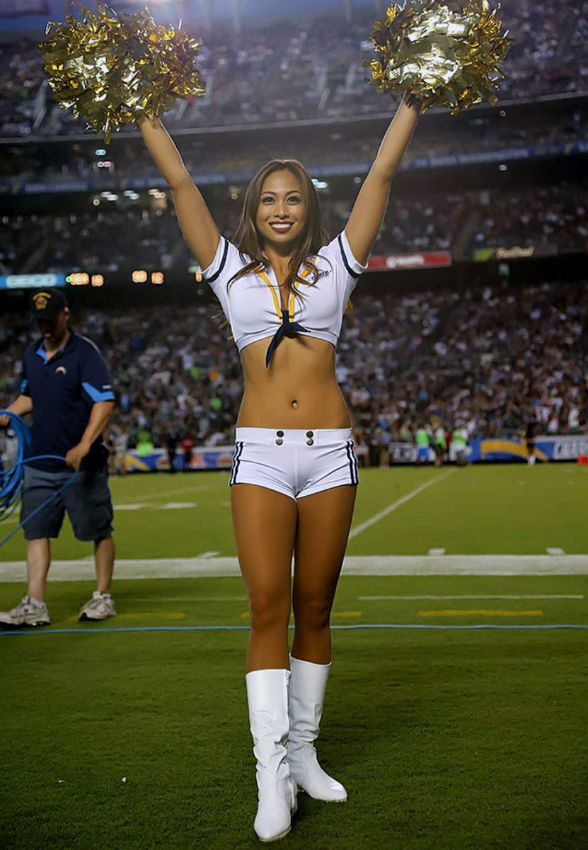 San-Diego-Charger-Girls-cheerleaders-YDX_5060.jpg