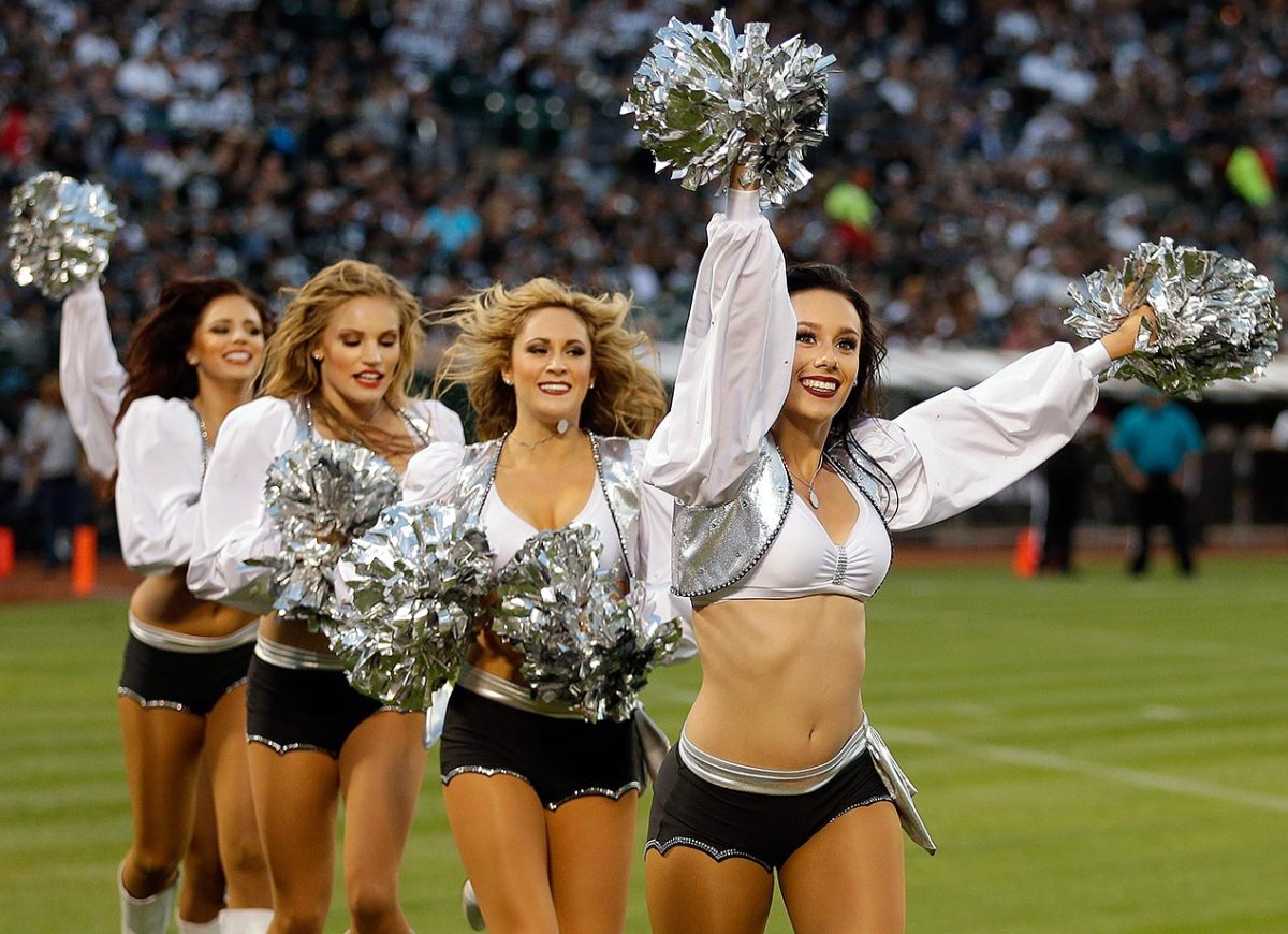 Oakland-Raiders-Raiderettes-cheerleaders-AP_717876959664.jpg