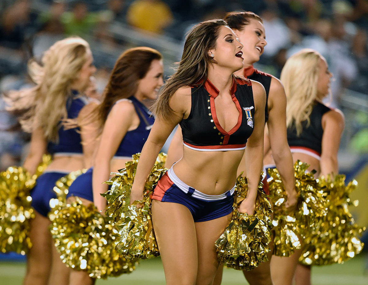 San-Diego-Charger-Girls-cheerleaders-AP_277919122006.jpg