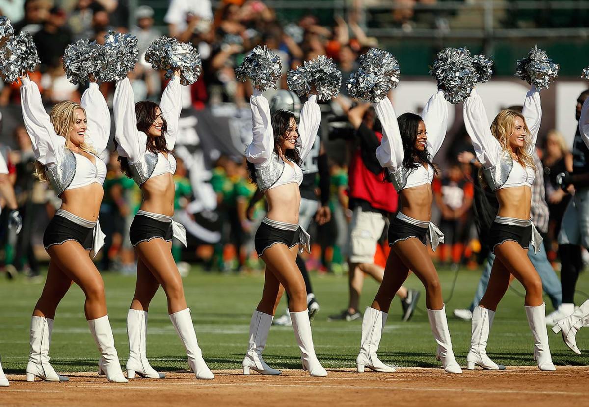 Oakland-Raiders-Raiderettes-cheerleaders-AP_225786125759.jpg