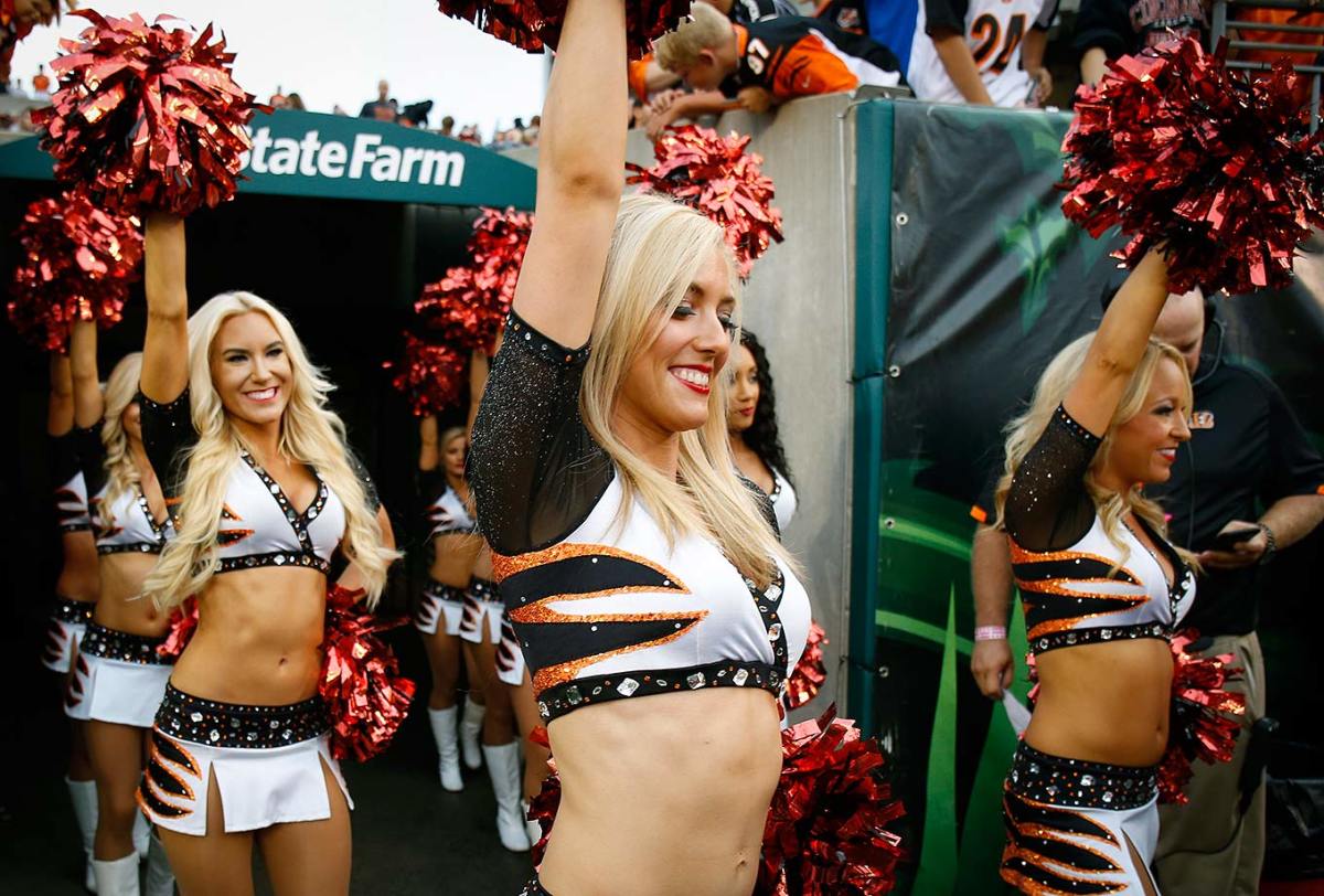 Cincinnati-Bengals-Ben-Gals-cheerleaders-AP_953438030886.jpg