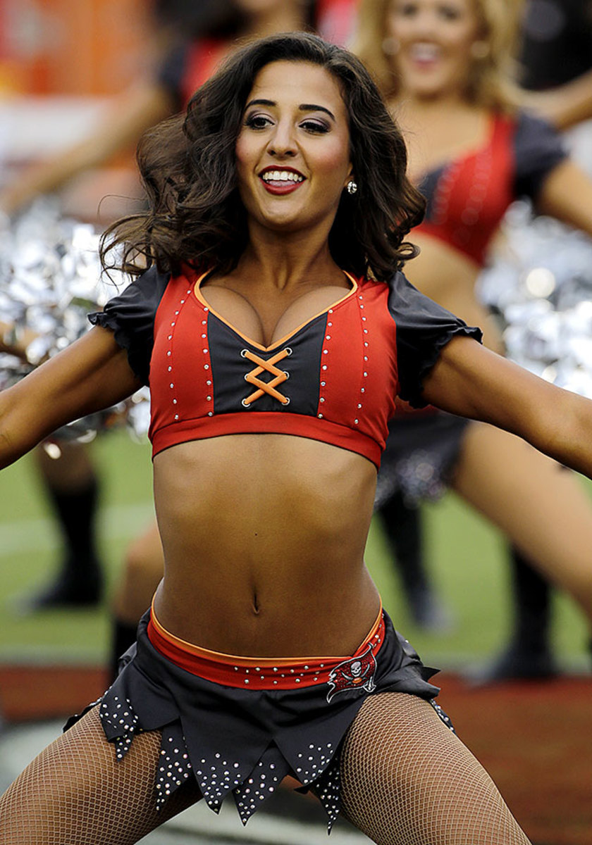 Tampa-Bay-Buccaneers-cheerleaders-AP_731186555727.jpg