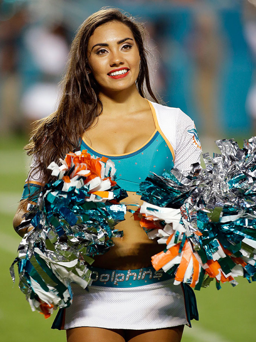 Miami-Dolphins-cheerleaders-AP_643536310283.jpg