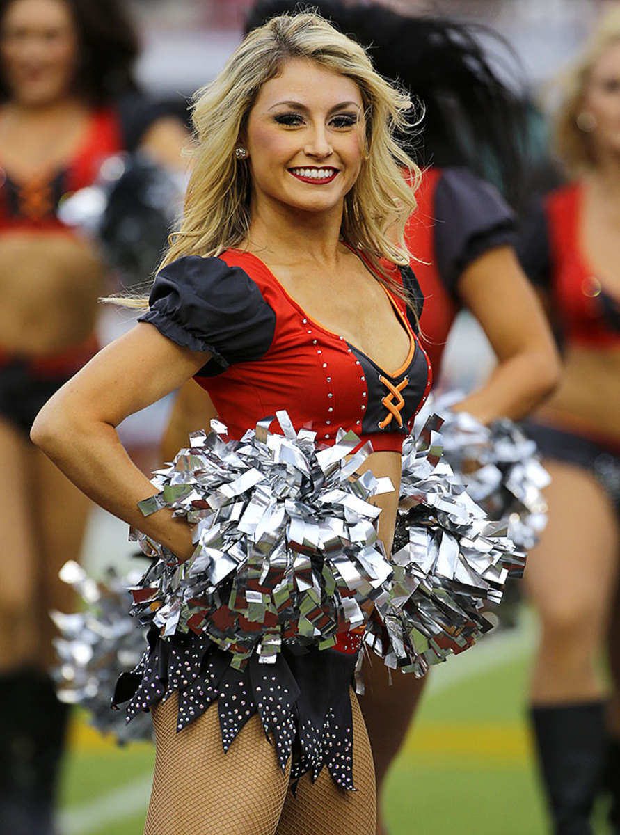 Tampa-Bay-Buccaneers-cheerleaders-AP_265730555049.jpg