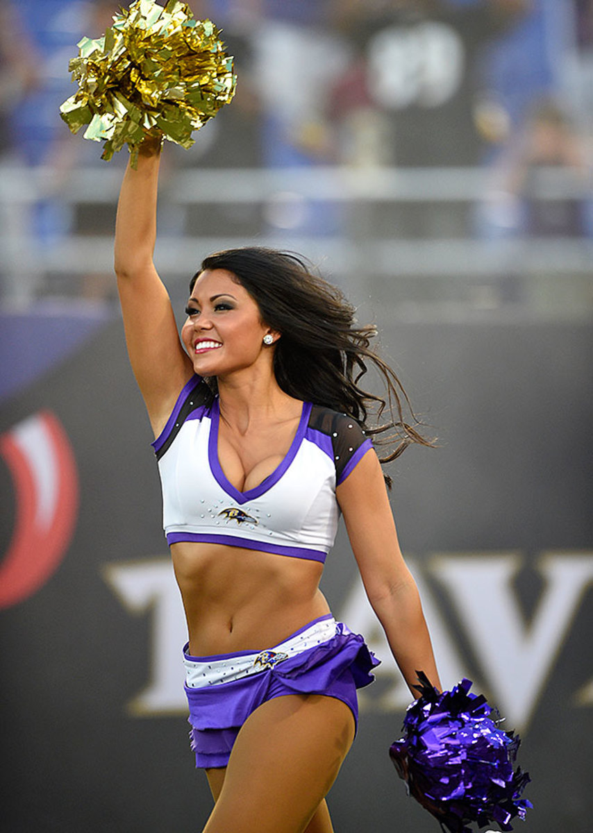 Baltimore-Ravens-cheerleaders-AP_182528139311.jpg