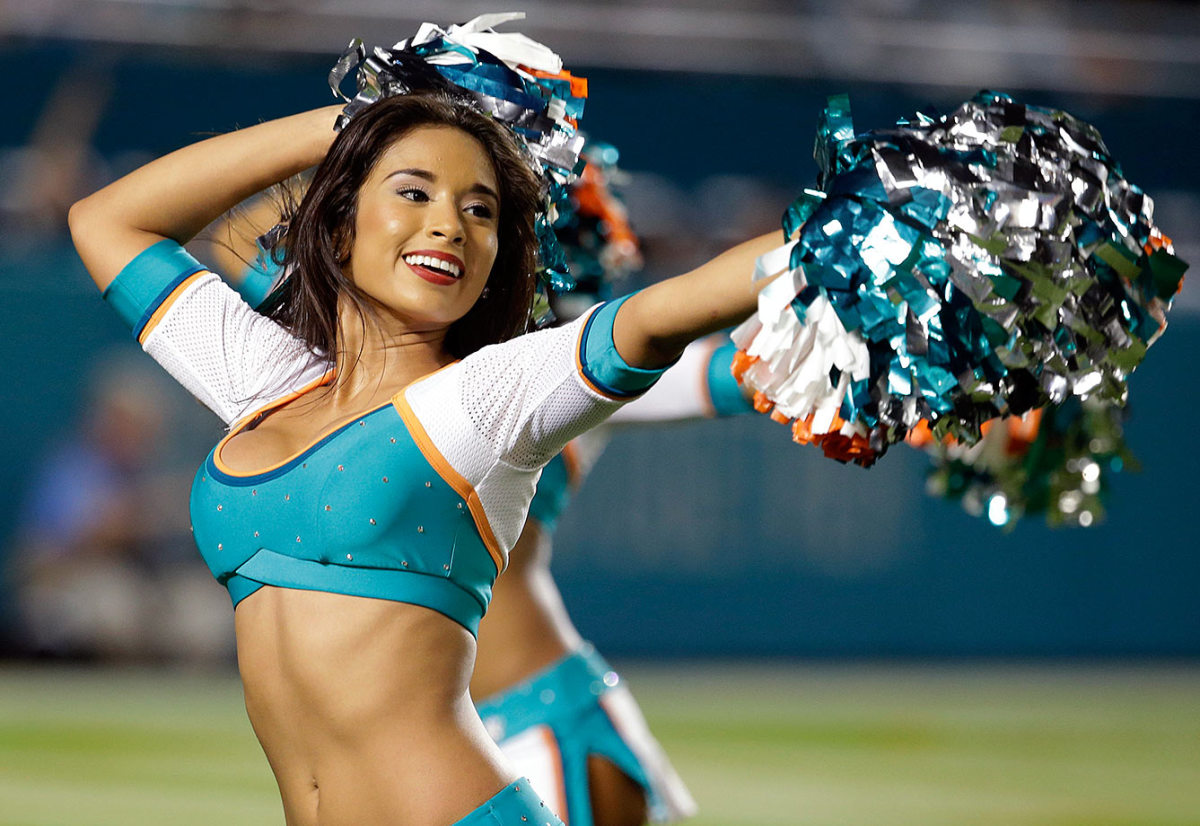 Miami-Dolphins-cheerleaders-AP_911910880962.jpg