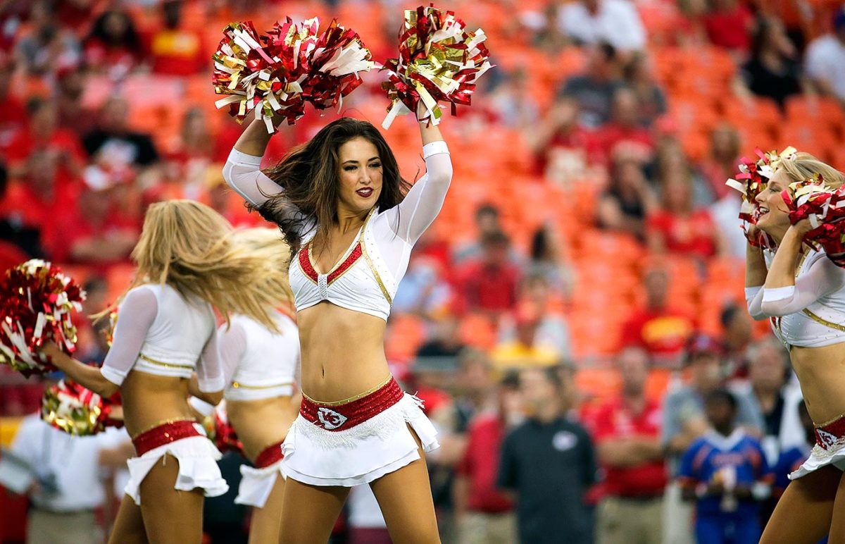 Kansas-City-Chiefs-cheerleaders-AP_22168050249.jpg
