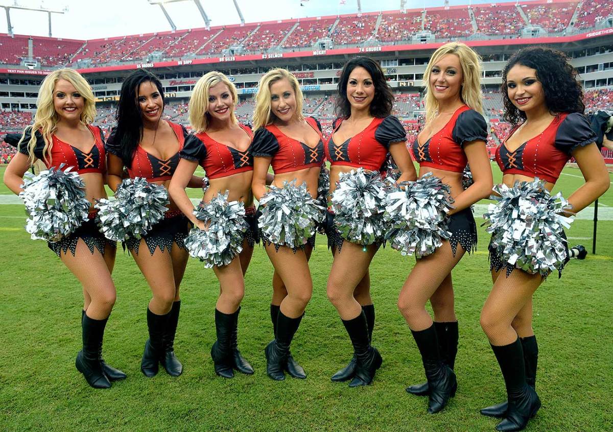 Tampa-Bay-Buccaneers-cheerleaders-AP_790144378627.jpg