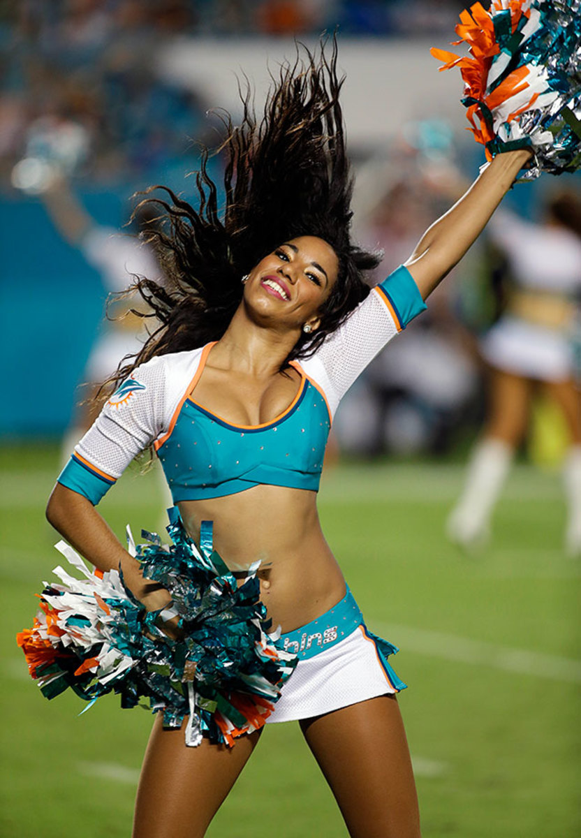 Miami-Dolphins-cheerleaders-AP_530388894261.jpg
