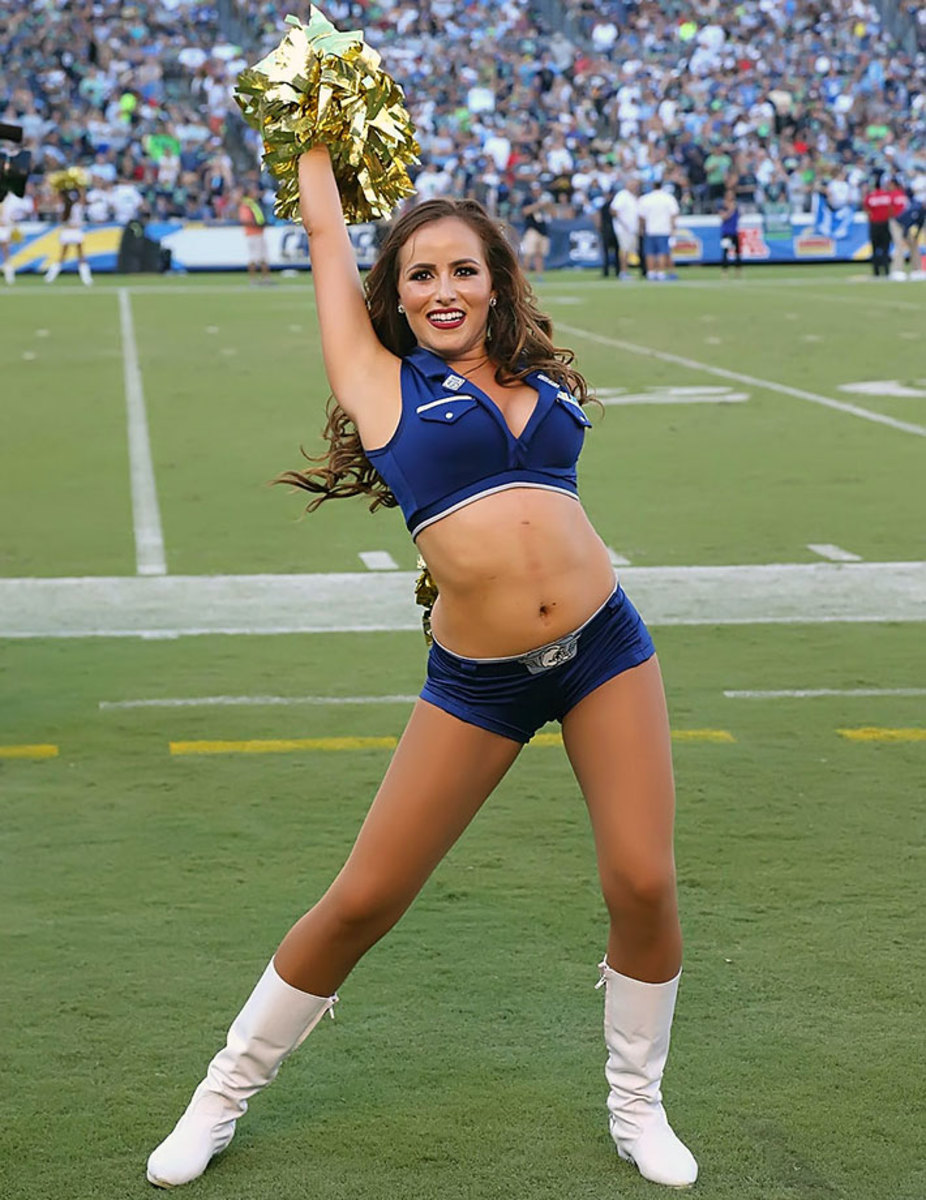 San-Diego-Charger-Girls-cheerleaders-YDX_4935.jpg