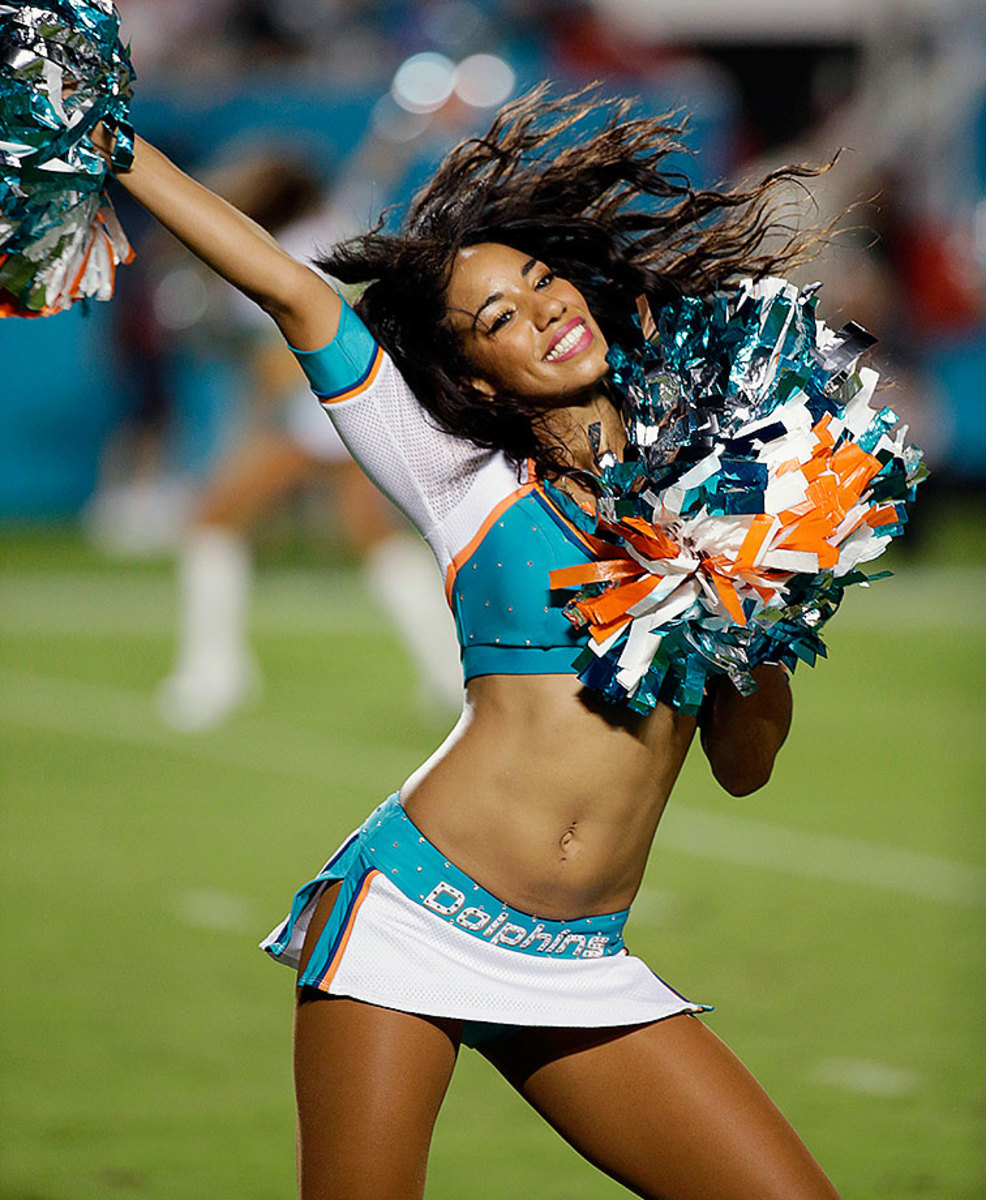 Miami-Dolphins-cheerleaders-AP_823284068845.jpg