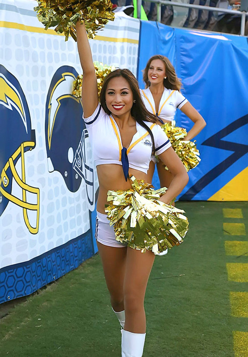 San-Diego-Charger-Girls-cheerleaders-YDX_5008.jpg
